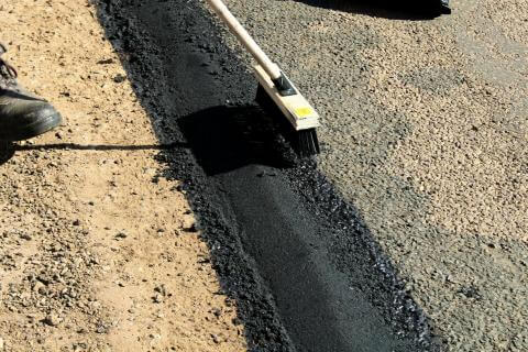 Bacheo de calle por parte de la constructora ANIRAC, en Tijuana