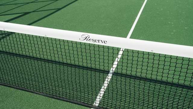 Construcción de una canha de tennis, por Constructora ANIRAC