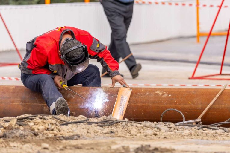 Trabajadores de ANIRAC en un proyecto de obras públicas